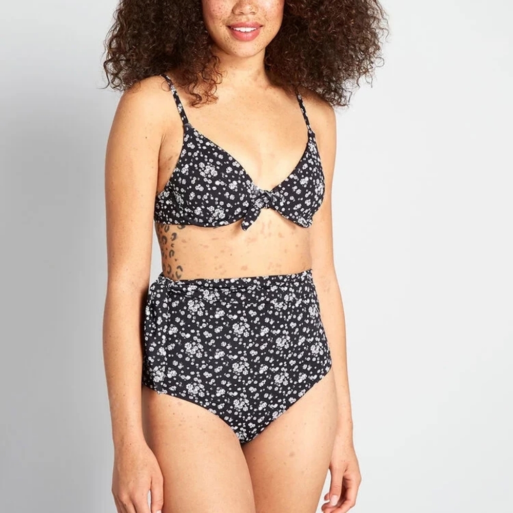 ModCloth Claudia Ditsy Floral Bikini Top